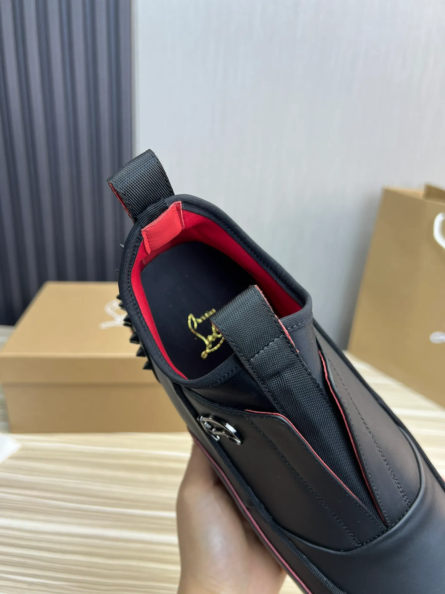 Men's shoes 💰680💰 CL popular red-soled boots 🆑1:1 original mold, Christian* Louboutin, imported cowhide stitching on the upper & water-dyed cowhide lining, original outsole ⬆️ Wear-resistant and non-slip, full set of counter packaging 🎁38-45 (38.45 for customization, non-refundable)